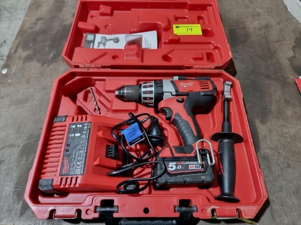 MILWAUKEE HD18 DD-32C CORDLESS DRILL. 18V. 1 X BATTERY AND CHARGER.