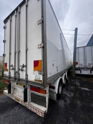 2007 MAXI TRANS TRI-AXLE REFRIGERATED TRAILER. INTERNAL FIBREGLASS WALLS WITH ALUMINIUM CHANNEL FLOORING. FITTED WITH THERMOKING WHISPER SB-310 REFRIGERATION UNIT. HOURS: N/A. REG: U49671. VIN: 6F8T250007B073717. HUB-O-METER: NOT LEGIBLE. ATM: 38 TONNE. S