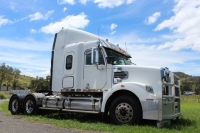 2019 FREIGHTLINER GLIDER 122SD PRIME MOVER. AXLE TYPE: 6X4. DIESEL ENGINE. FREIGHTLINER 18 SPEED MANUAL TRANSMISSION. SLEEPER CABIN. WHITE CABIN FITTED WITH AERO KIT. REG: XN14JQ. VIN: 1FVJGVDR6FLGA3745. KLM: 847569 (SHOWING). GVM: 26.5 TONNE. GCM: 55 TON