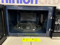 SAMSUNG SMART SENSOR MICROWAVE. 40LT. MODEL M6144ST. 1000W. 313MM H X 555MM W X 439MM D. AUTO COOK OPTIONS. BLACK & SILVER FINISH EXTERIOR. BLUE CERAMIC EMAMEL FINISH INTERIOR. POWERS ON.