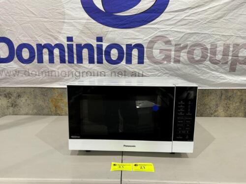 PANASONIC FLAT BED INVERTER MICROWAVE. 27LT. MODEL NM-SF564W. 1000W. 326MM H X 529MM W X 422MM D. AUTO COOK FUNCTIONS. WHITE EXTERIOR. EAZY CLEAN INTERIOR. MINOR MARKS/SCRATCHES TO THE EXTERIOR. POWERS ON.