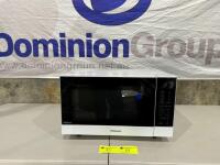 PANASONIC FLAT BED INVERTER MICROWAVE. 27LT. MODEL NM-SF564W. 1000W. 326MM H X 529MM W X 422MM D. AUTO COOK FUNCTIONS. WHITE EXTERIOR. EAZY CLEAN INTERIOR. MINOR MARKS/SCRATCHES TO THE EXTERIOR. POWERS ON.