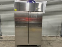 1 X COMMERCIAL BEST TOP UPRIGHT FREEZER. STAINLESS STEEL 4 DOOR. 1010 LITRE CAPACITY. MODEL CRT48-2. FITTED WITH SELF CONTAINED MOTOR.
