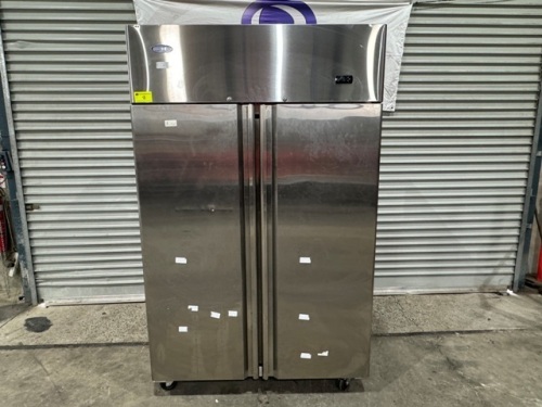 1 X 2022 COMMERCIAL QUIPWELL UPRIGHT FREEZER. STAINLESS STEEL 2 DOOR. 900 LITRE. MODEL TSC10. SERIAL NUMBER YBF921SAU2100322100800070009. FITTED WITH SELF CONTAINED MOTOR.