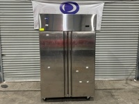 1 X 2022 COMMERCIAL QUIPWELL UPRIGHT FREEZER. STAINLESS STEEL 2 DOOR. 900 LITRE. MODEL TSC10. SERIAL NUMBER YBF921SAU2100322100800070009. FITTED WITH SELF CONTAINED MOTOR.
