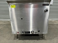 1 X B & S SINGLE HOLE POT STEAMER. STAINLESS STEEEL. WITH WATER OUTLET. 64 LITRE POT CAPACITY. NO MODEL OR SERIAL NUMBERS VISIBLE. 750 W X 900 D X 890 H. SPLASHBACK 400MM H.
