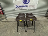 4 X BAR STOOLS. BLACK METAL FRAME WITH BROWN VINYL SEAT.
