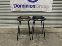 1 X BAR STOOLS. BLACK METAL FRAME WITH BROWN VINYL SEAT. 1 X BAR STOOL BLACK METAL FRAME WITH BLACK VINYL SEAT.