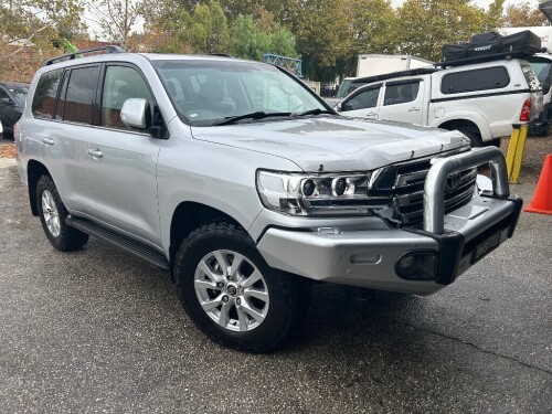 09/2020 (COMPLIED) TOYOTA 200 SERIES GXL LANDCRUISER 4WD 7 SEATER WAGON (VDJ200R-GNTEZQ). 4.5LT V8 DIESEL ENGINE. AUTOMATIC TRANSMISSION. FULL ELECTRICS. ELECTRIC SEATS. ELECTRIC SUNROOF. AUDIO SYSTEM. REVERSE CAMERA. FRONT AND REAR A/C. 2 X KEYS. OWNERS 