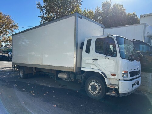02/2018 MITSUBISHI FUSO FIGHTER 1627 (FM67FS2RFAM) 4X2. 3 SEATER CAB CHASSIS. 6 CYLINDER DIESEL ENGINE (ADBLUE). ALLISON AUTOMATIC TRANSMISSION. MEDIA CENTRE. ELECTRIC WINDOWS. FITTED WITH 7.5MT VAN BODY. TYRE CARRIER. DHOLLANDIA 2000KG TAILGATE. AIR BAG 