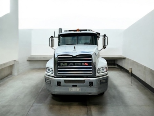 03/2013 MACK GRANITE TIPPER TRUCK. DIESEL. VIN 6FMN12H02DD804229. AUTOMATIC TRANSMISSION. 500HP. ODOMETER 926572 (SHOWING). ENGINE NUMBER MP8 435 1018118. ENGINE HOURS 21105 (SHOWING). GVM 26000. EXTERIOR WHITE. INTERIOR GREY. AIR-CONDITIONING. 2 WAY GME 